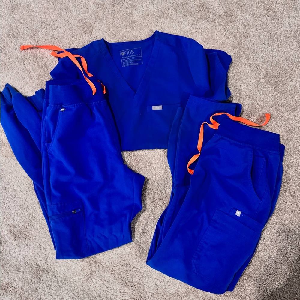 FIGS winning blue scrub set